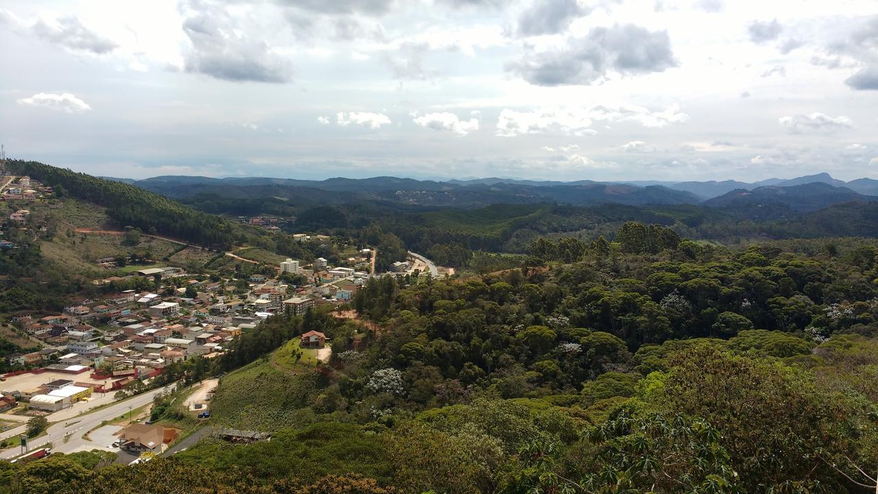 Aparthotel Em Pedra Azul Домингус-Мартинс Экстерьер фото